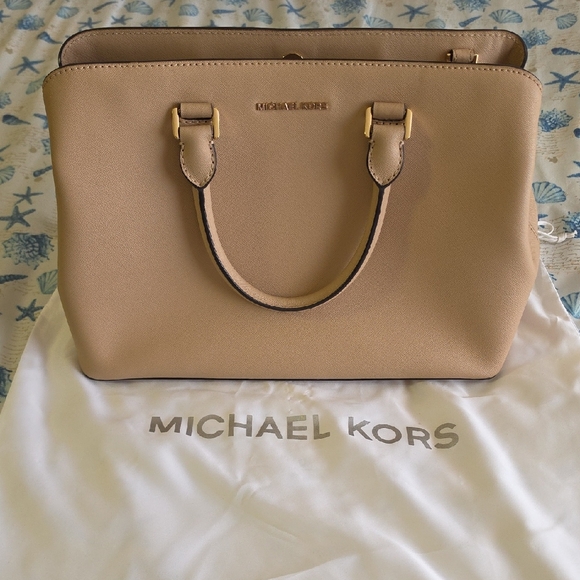 Michael Kors Handbags - Michael Kors Savannah Large Satchel
